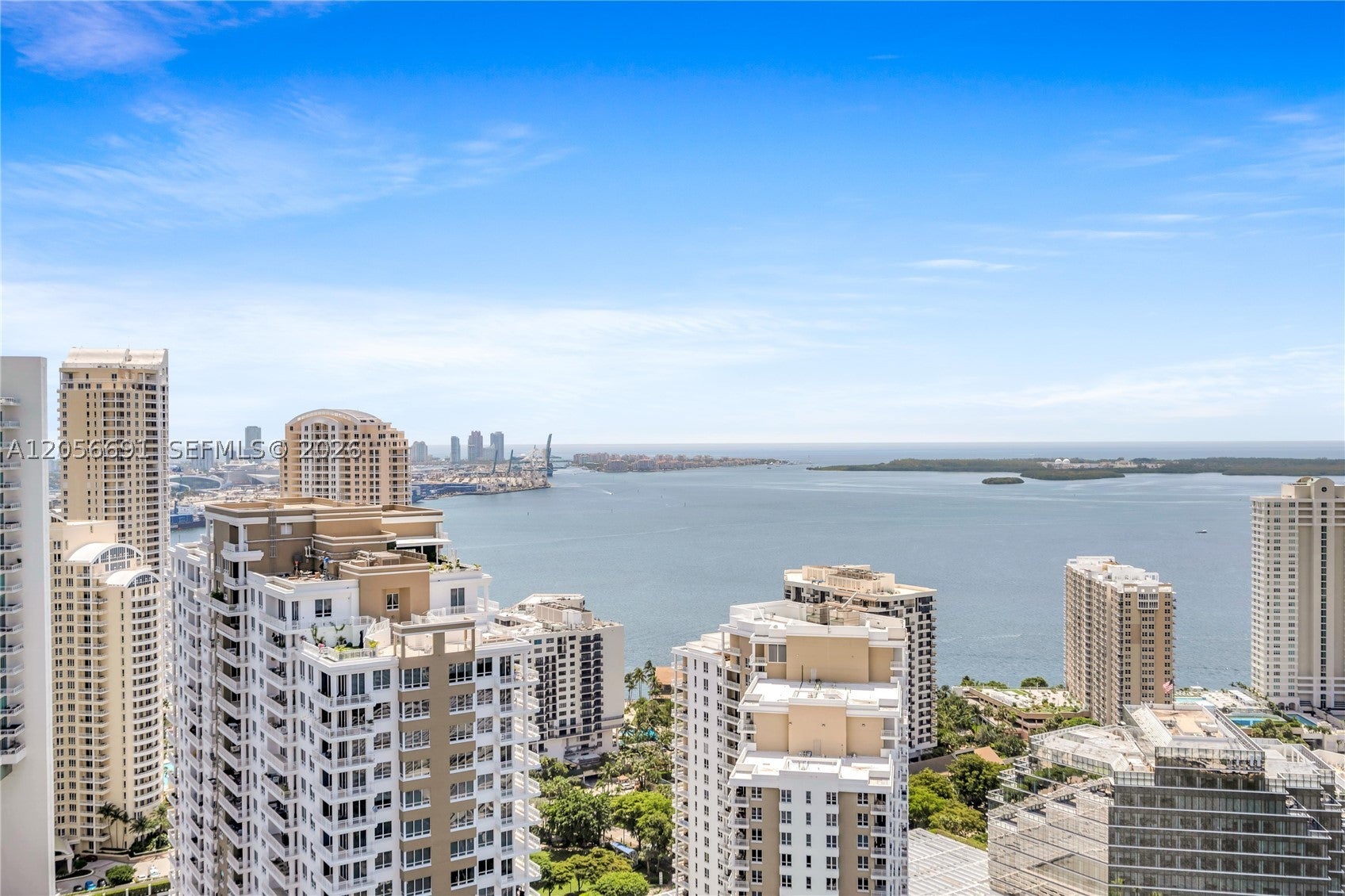 495 Brickell Ave 3702