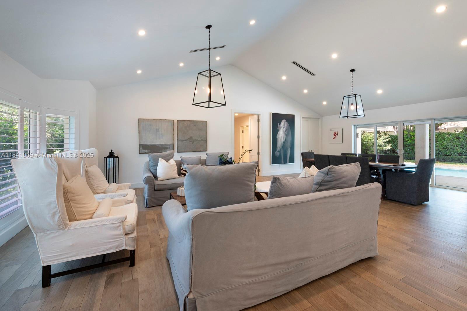 PINE BAY ESTATES SOUTH - Residential