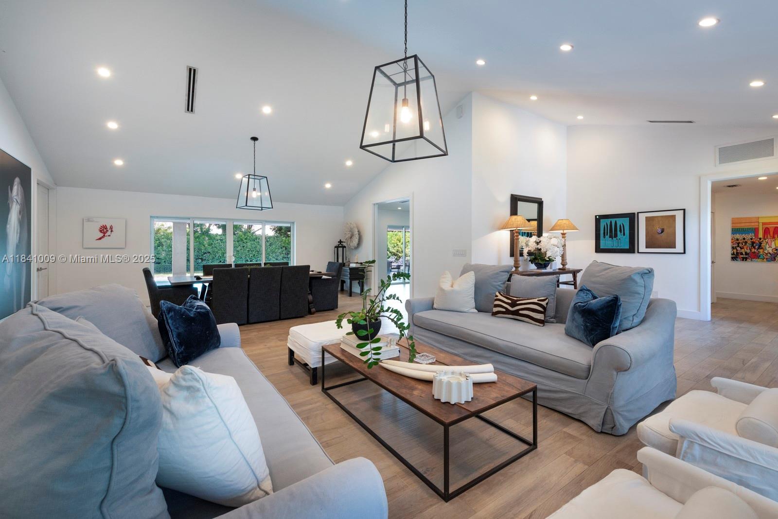 15503 SW 74th Pl, Palmetto Bay, FL, 33157/$2,649,000 4 15503 SW 74th Pl