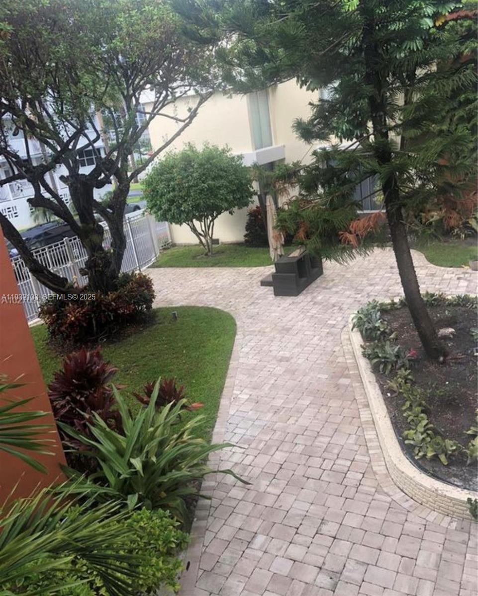 10210 LANAI CONDO - Residential