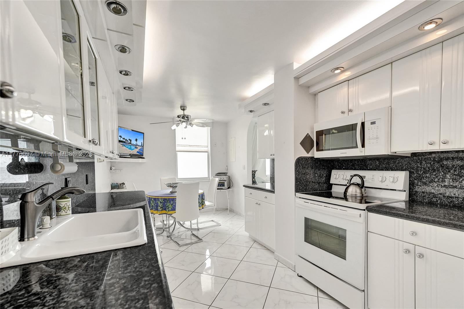 MALAGA TOWERS CONDO - Residential