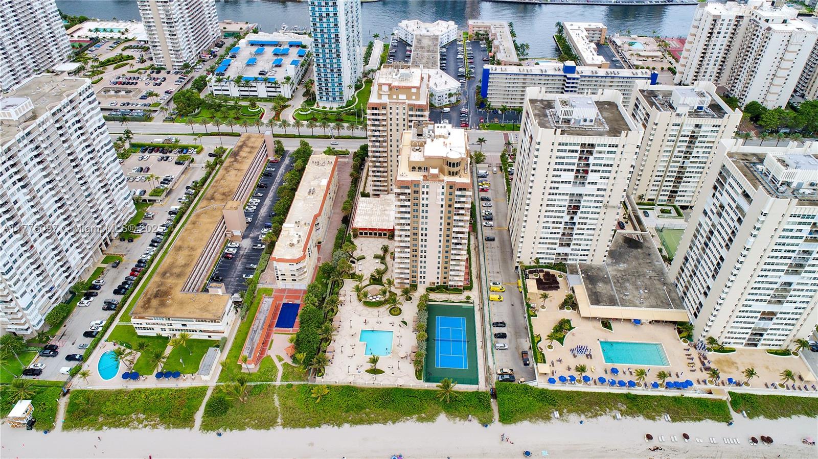 MALAGA TOWERS CONDO - Residential