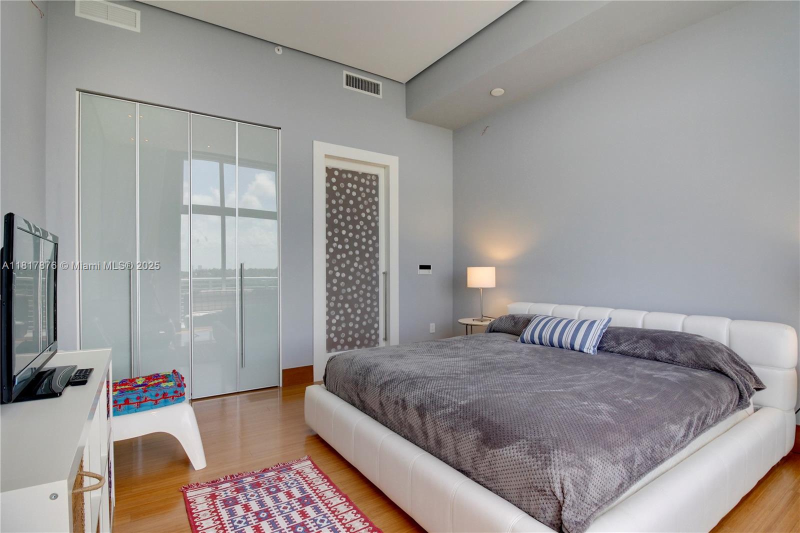 THE MERIDIAN CONDO - Residential