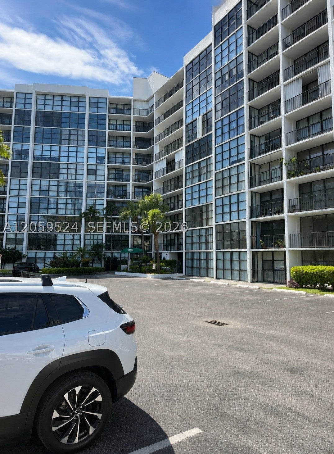 800 Parkview Dr 716
