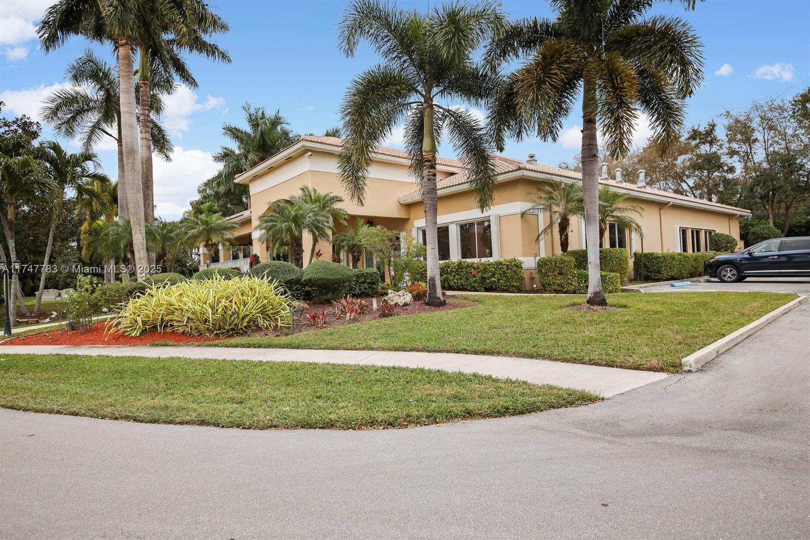 HAMPTON LAKES - Residential