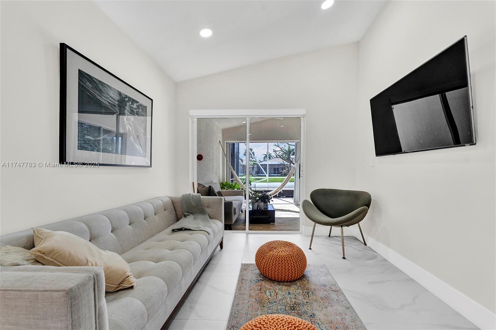 HAMPTON LAKES - Residential