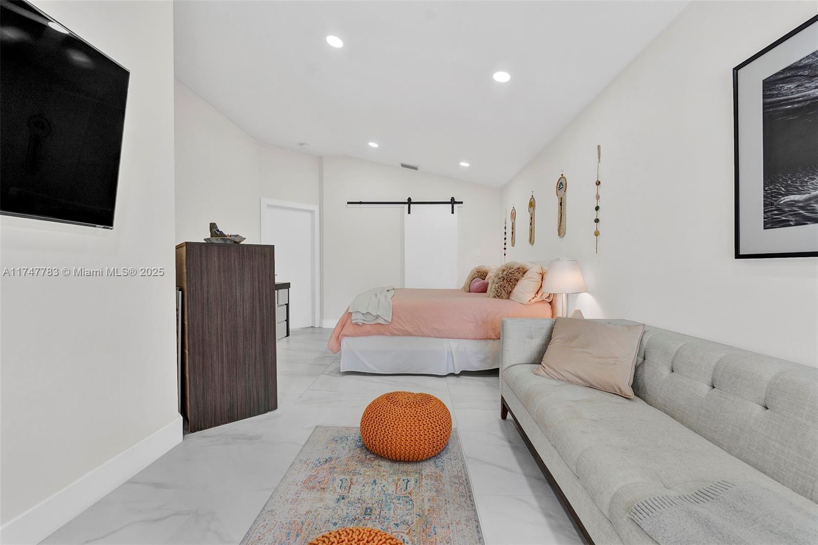 HAMPTON LAKES - Residential