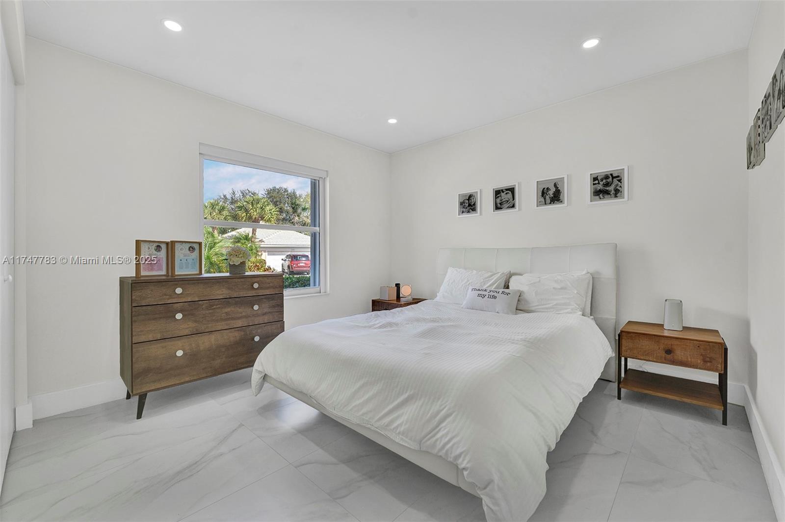 HAMPTON LAKES - Residential