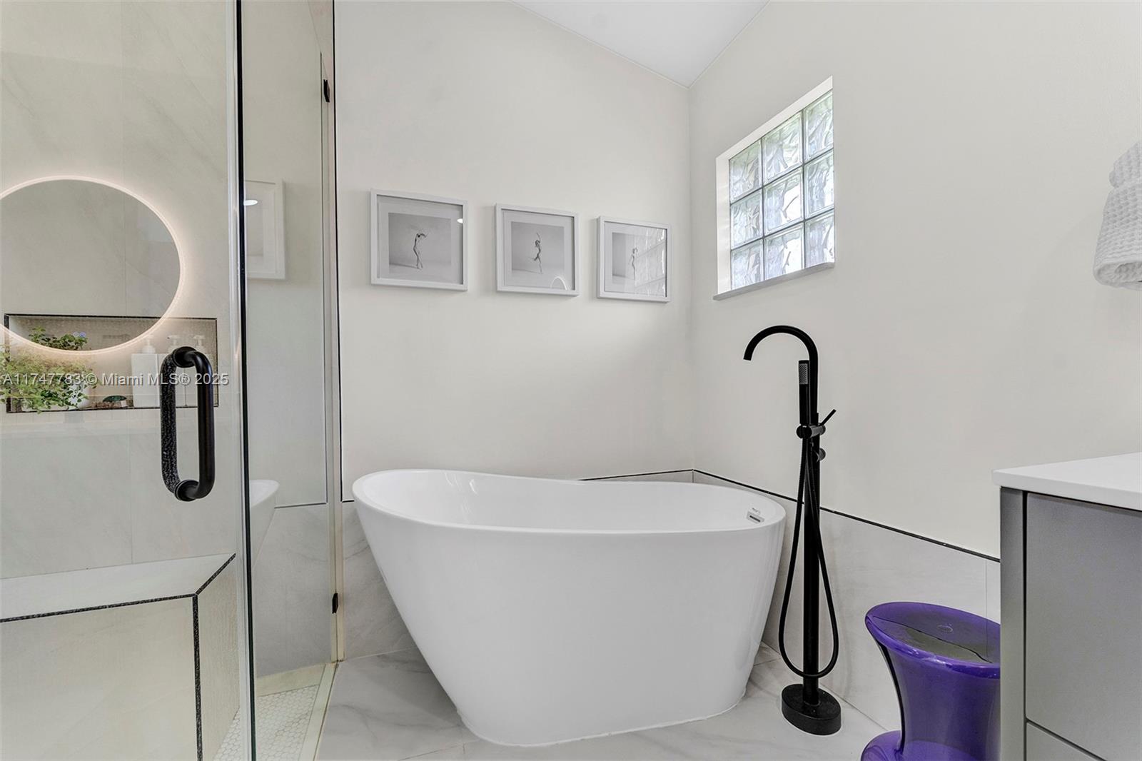 HAMPTON LAKES - Residential
