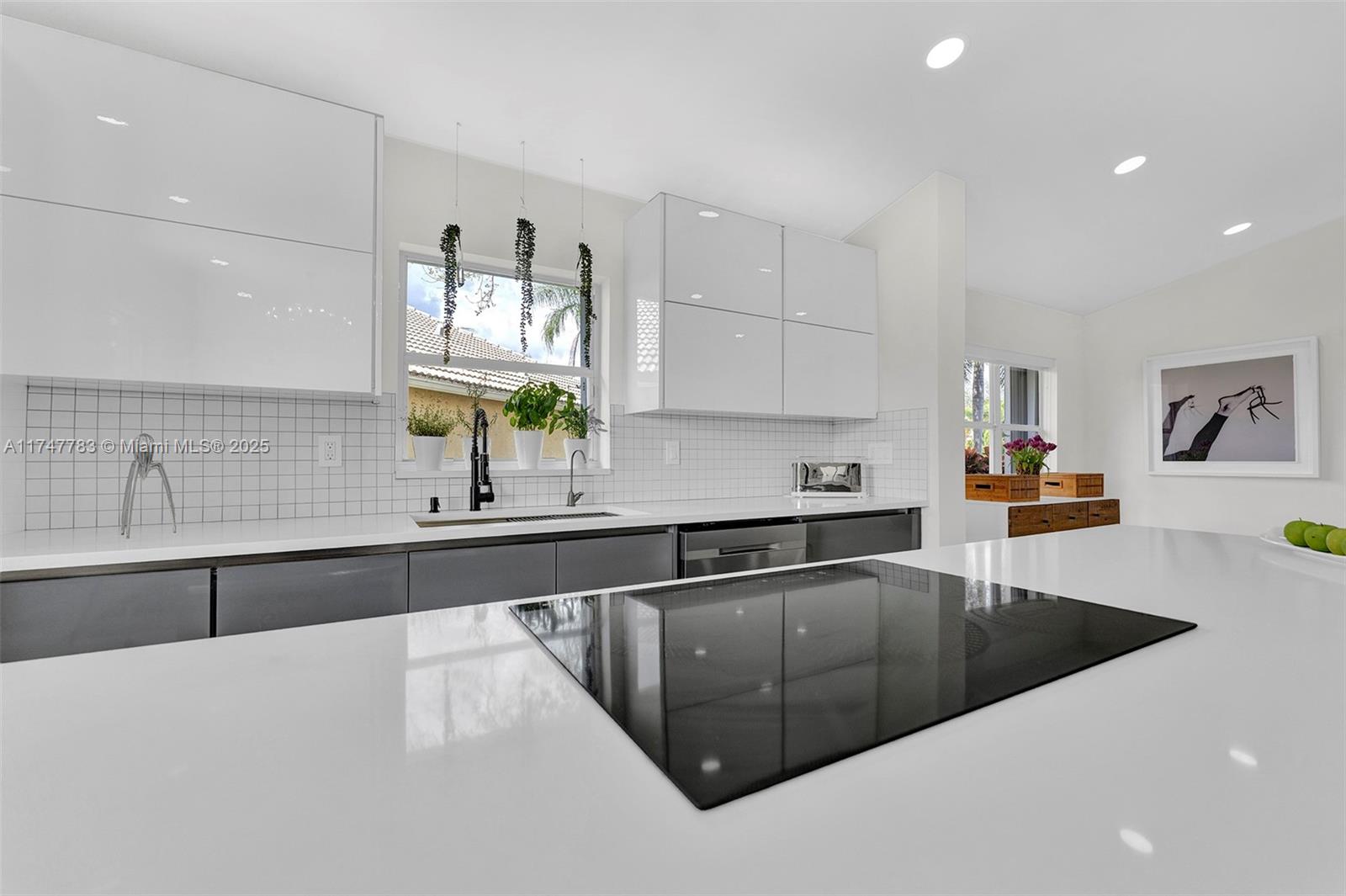 HAMPTON LAKES - Residential