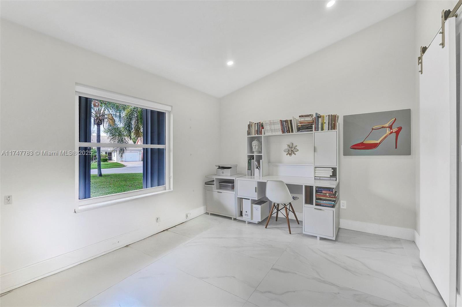 HAMPTON LAKES - Residential