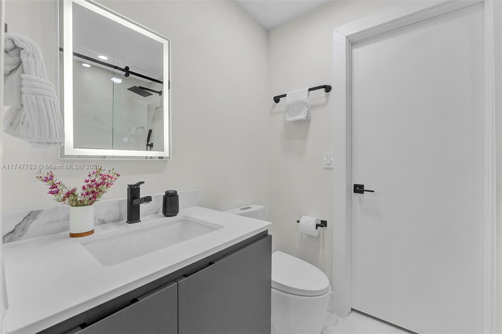 HAMPTON LAKES - Residential