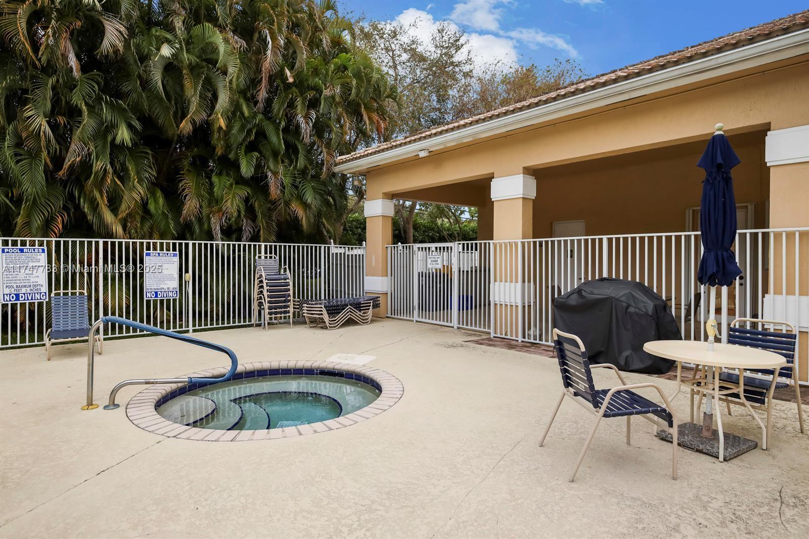 HAMPTON LAKES - Residential