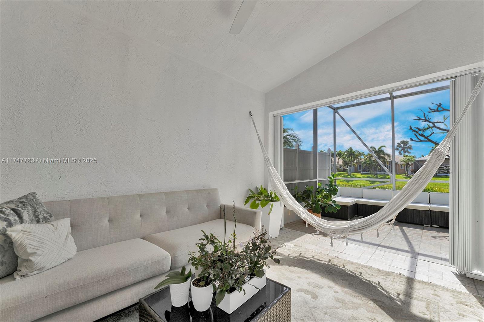 HAMPTON LAKES - Residential