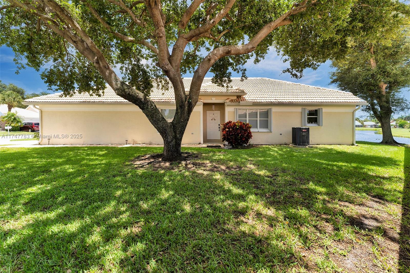HAMPTON LAKES - Residential