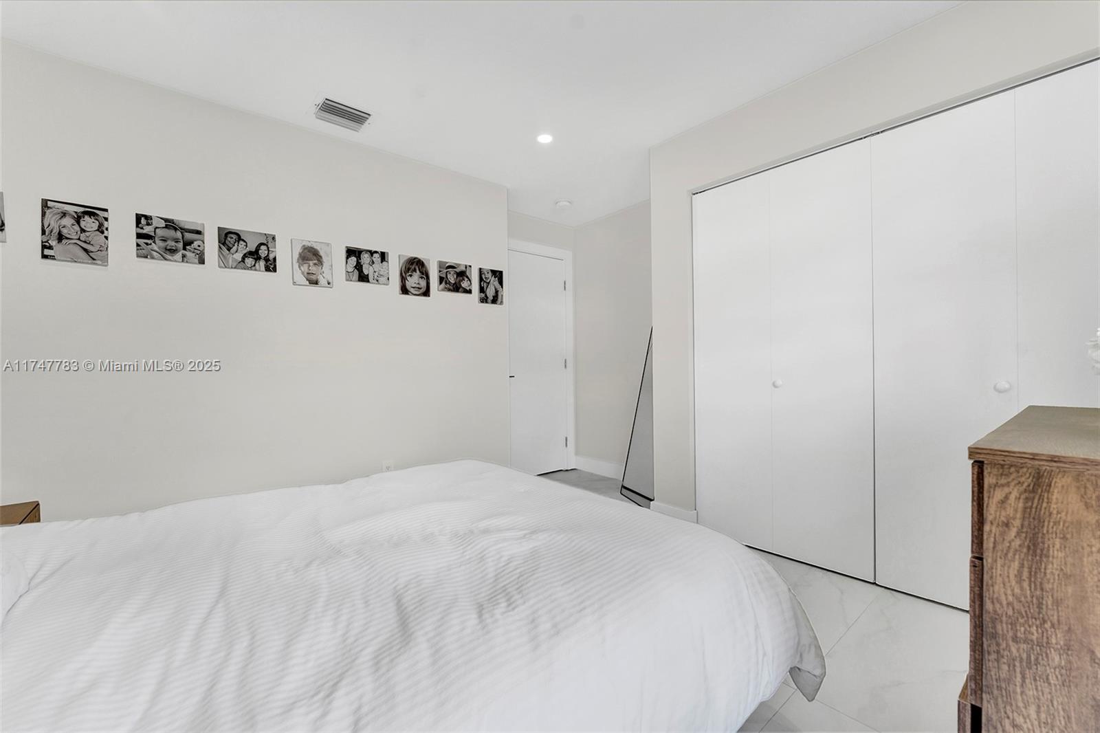 HAMPTON LAKES - Residential