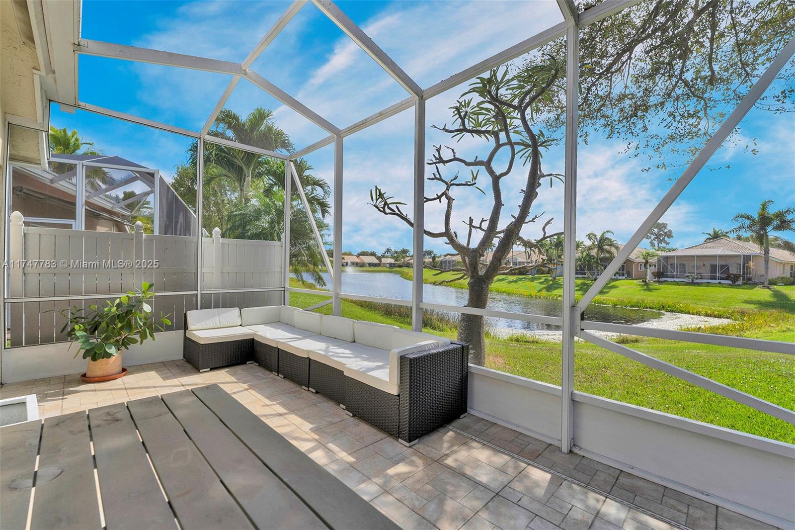 HAMPTON LAKES - Residential