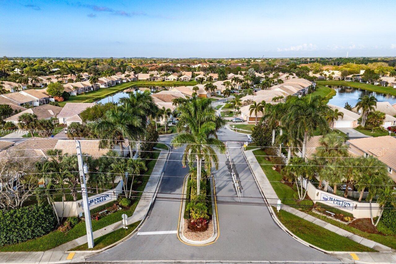 HAMPTON LAKES - Residential