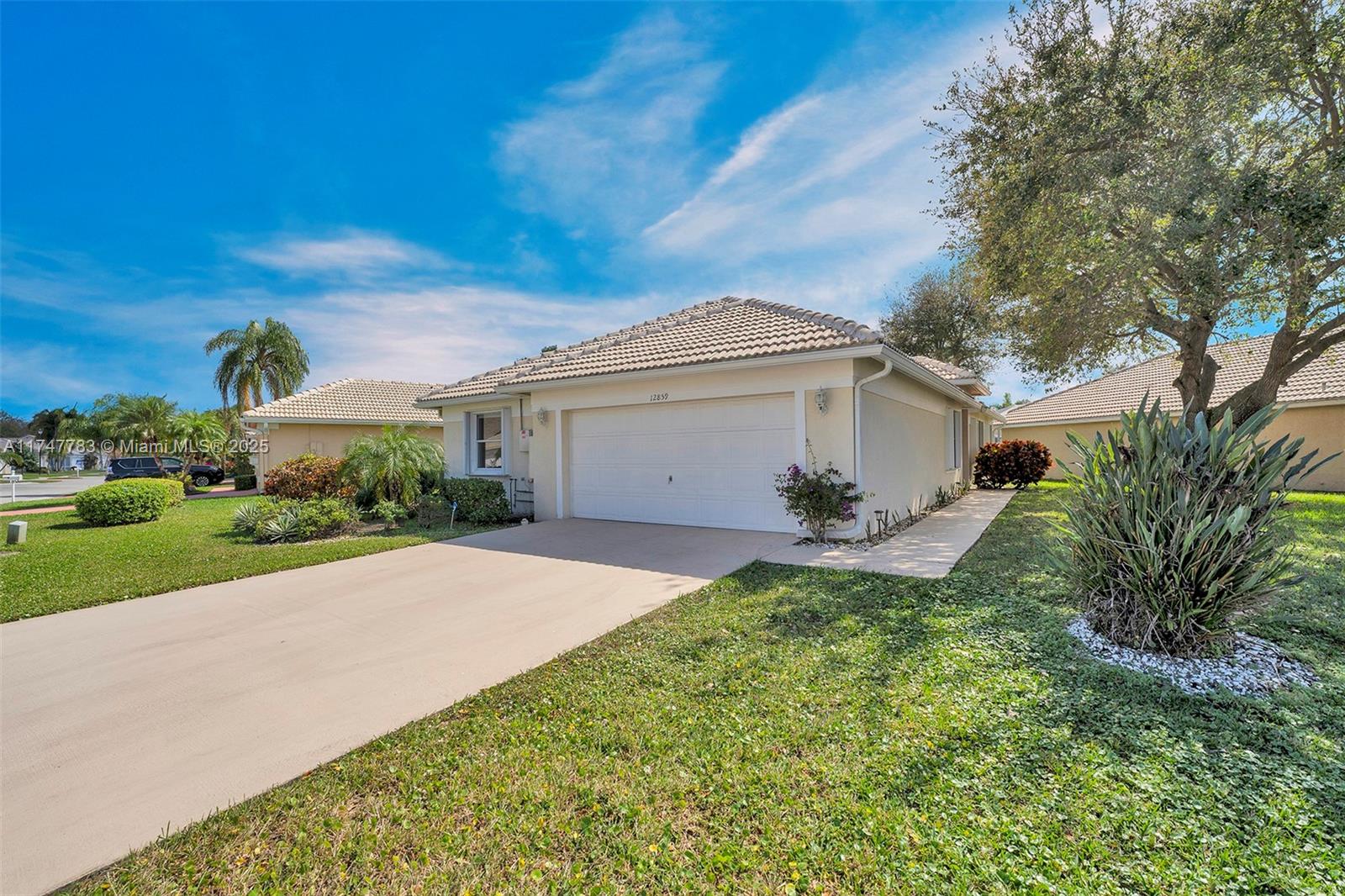 HAMPTON LAKES - Residential