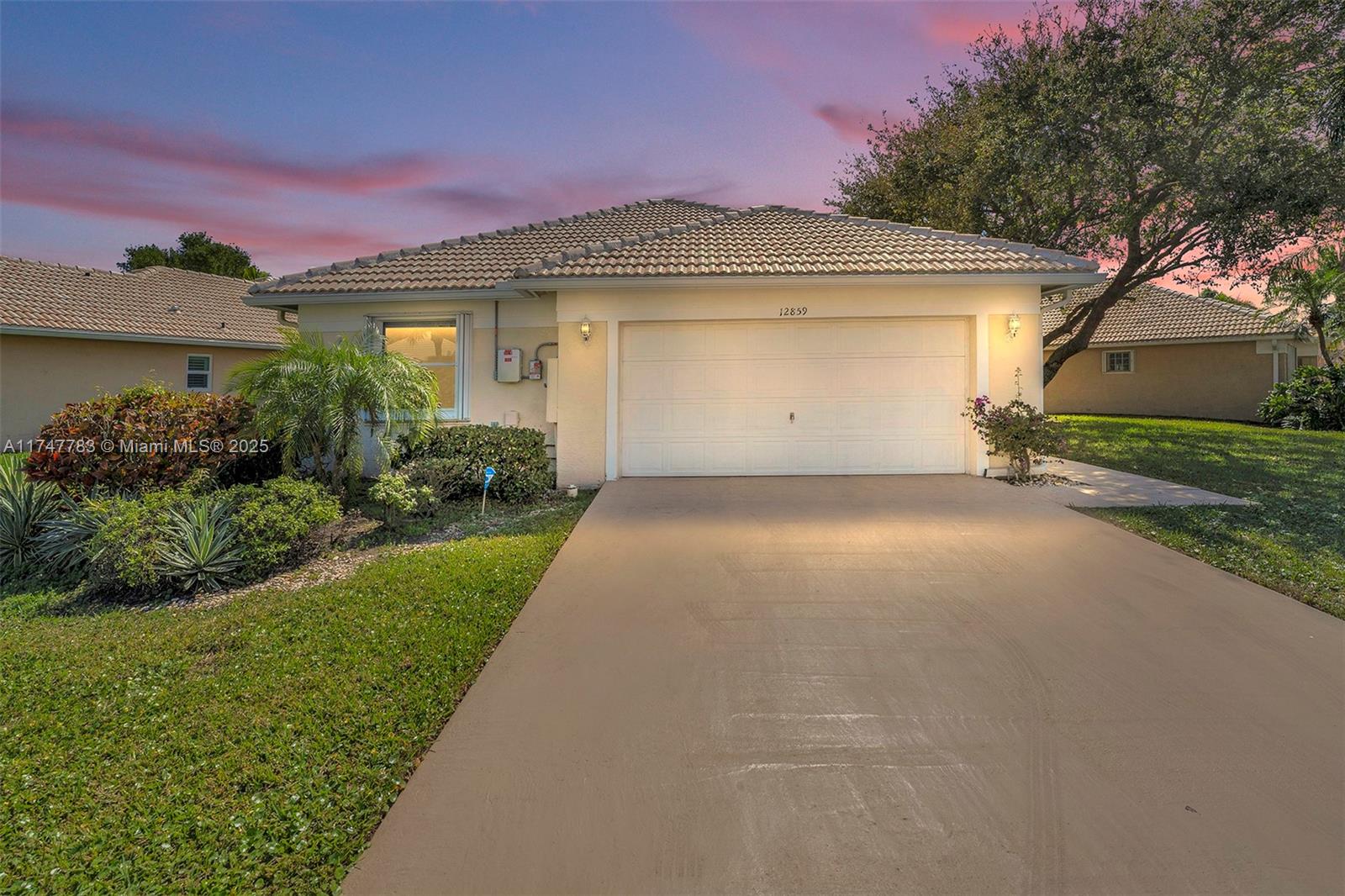 HAMPTON LAKES - Residential