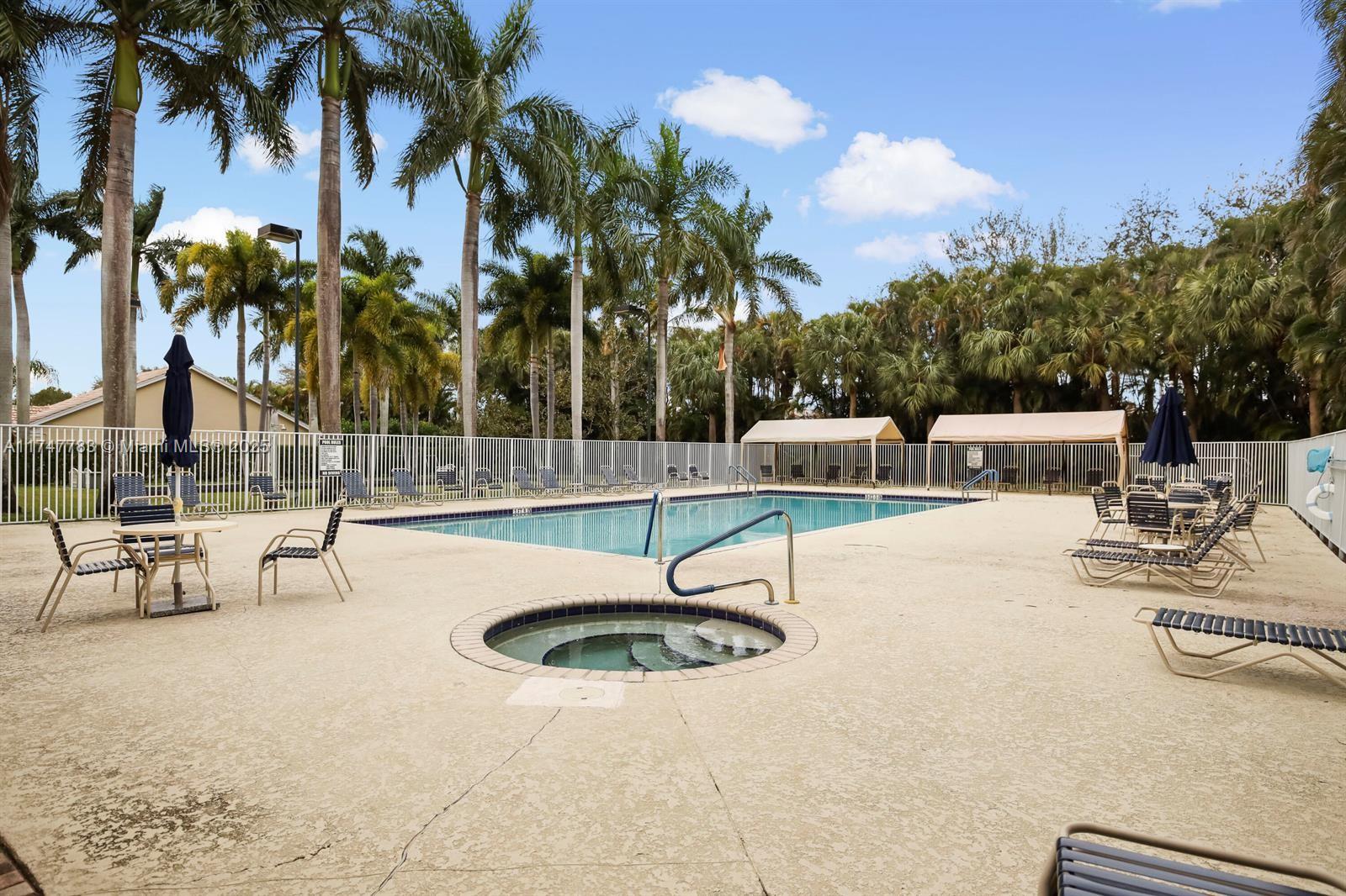 HAMPTON LAKES - Residential
