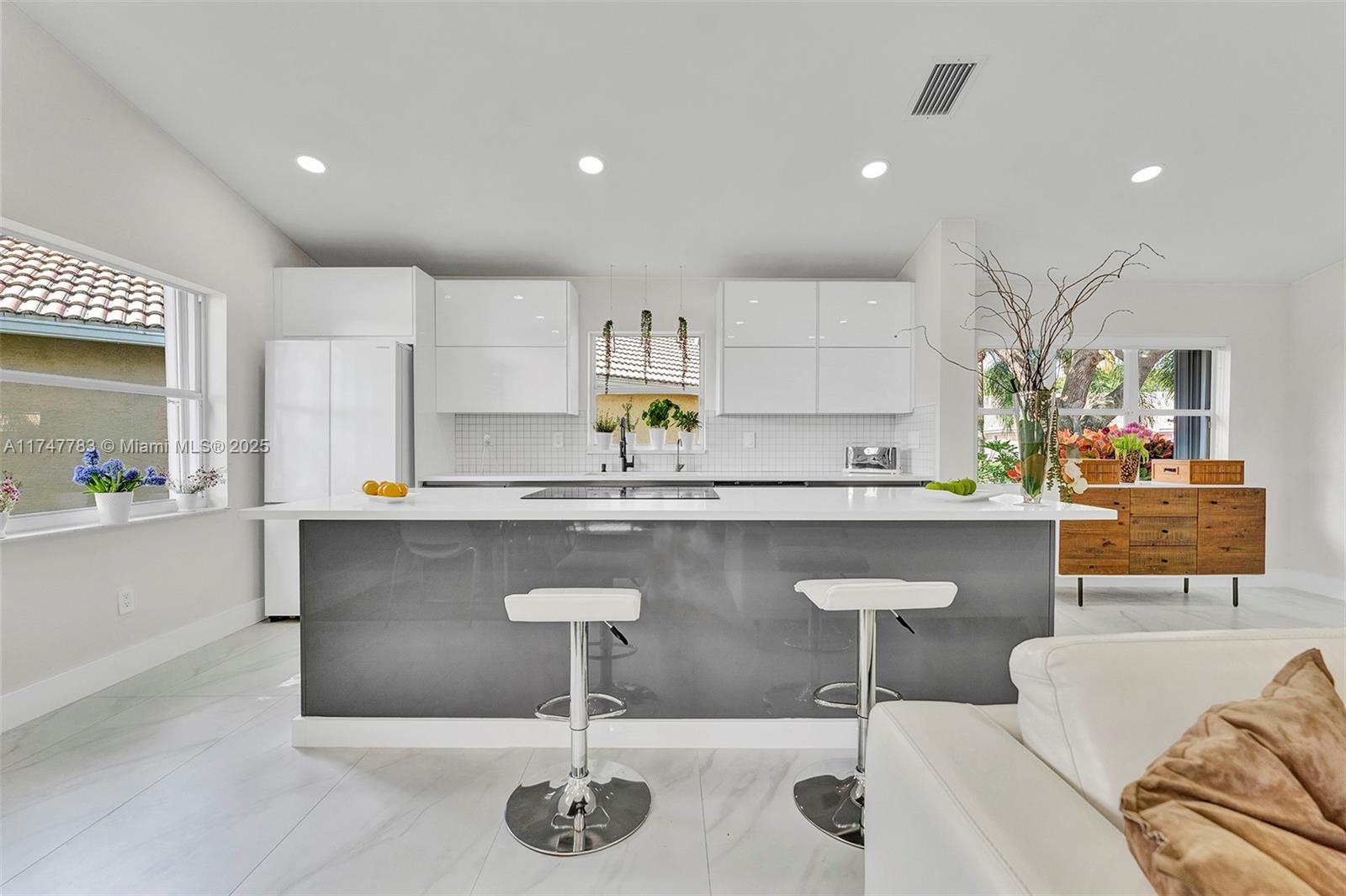 HAMPTON LAKES - Residential