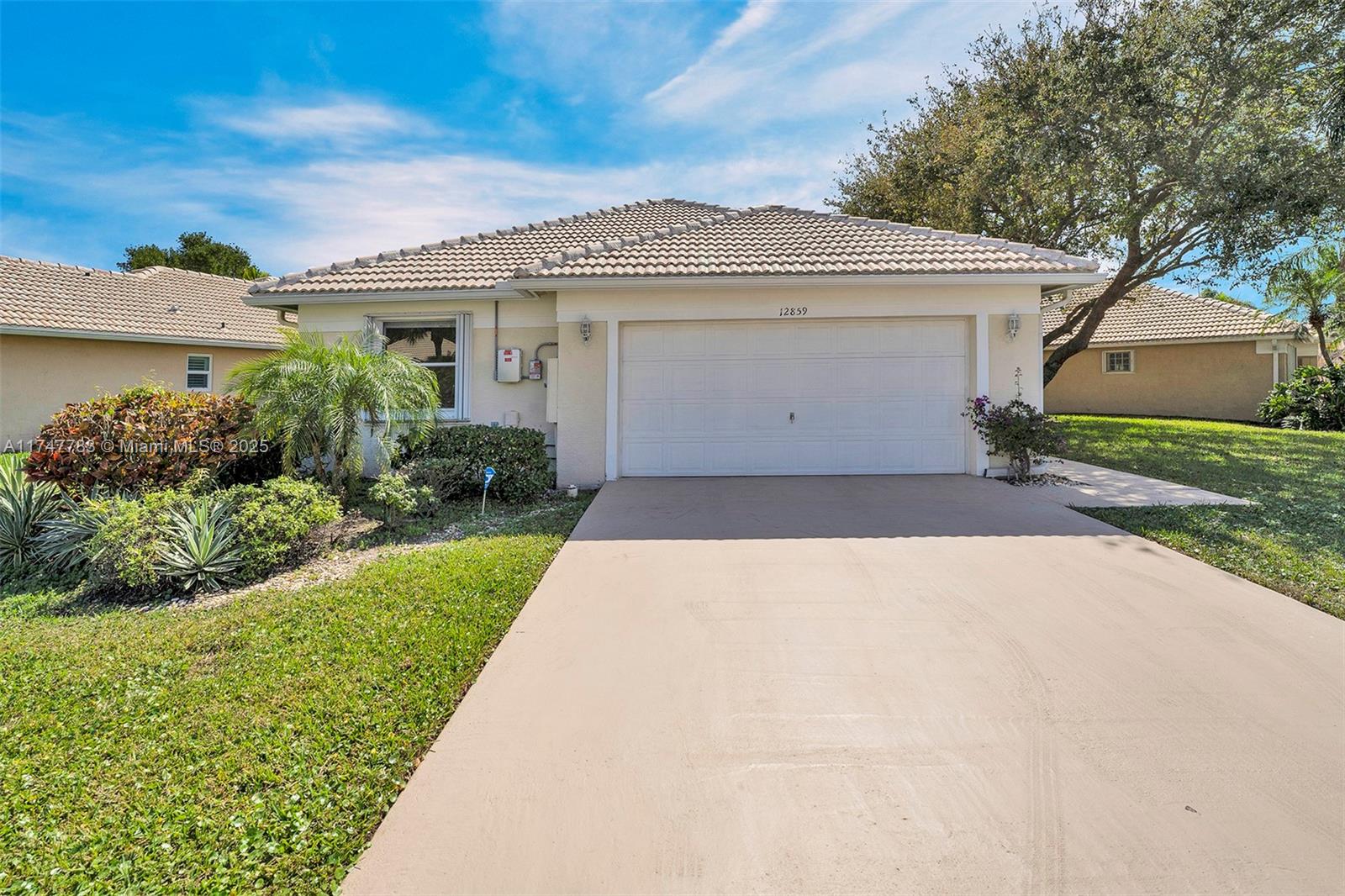 HAMPTON LAKES - Residential