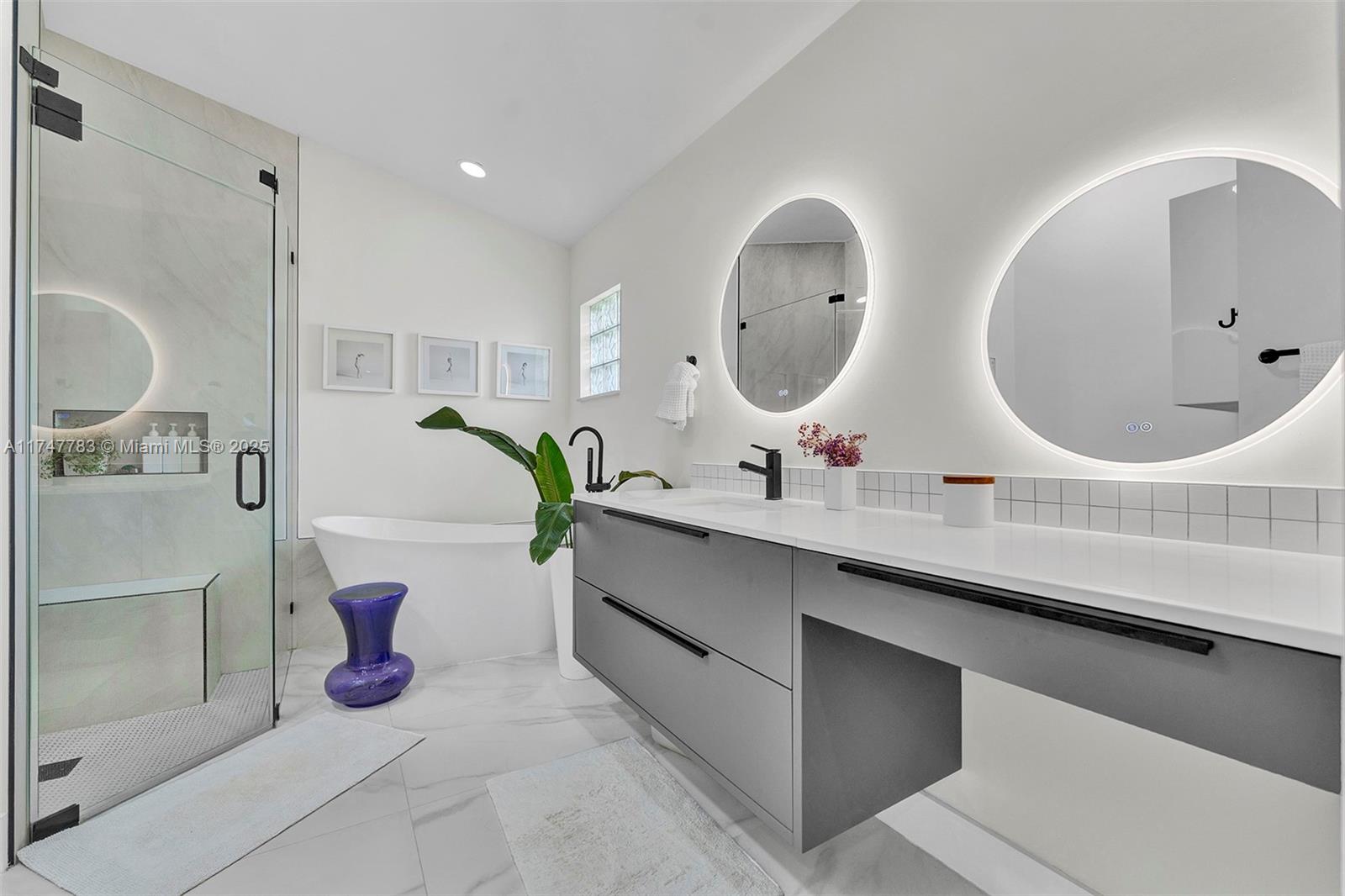 HAMPTON LAKES - Residential