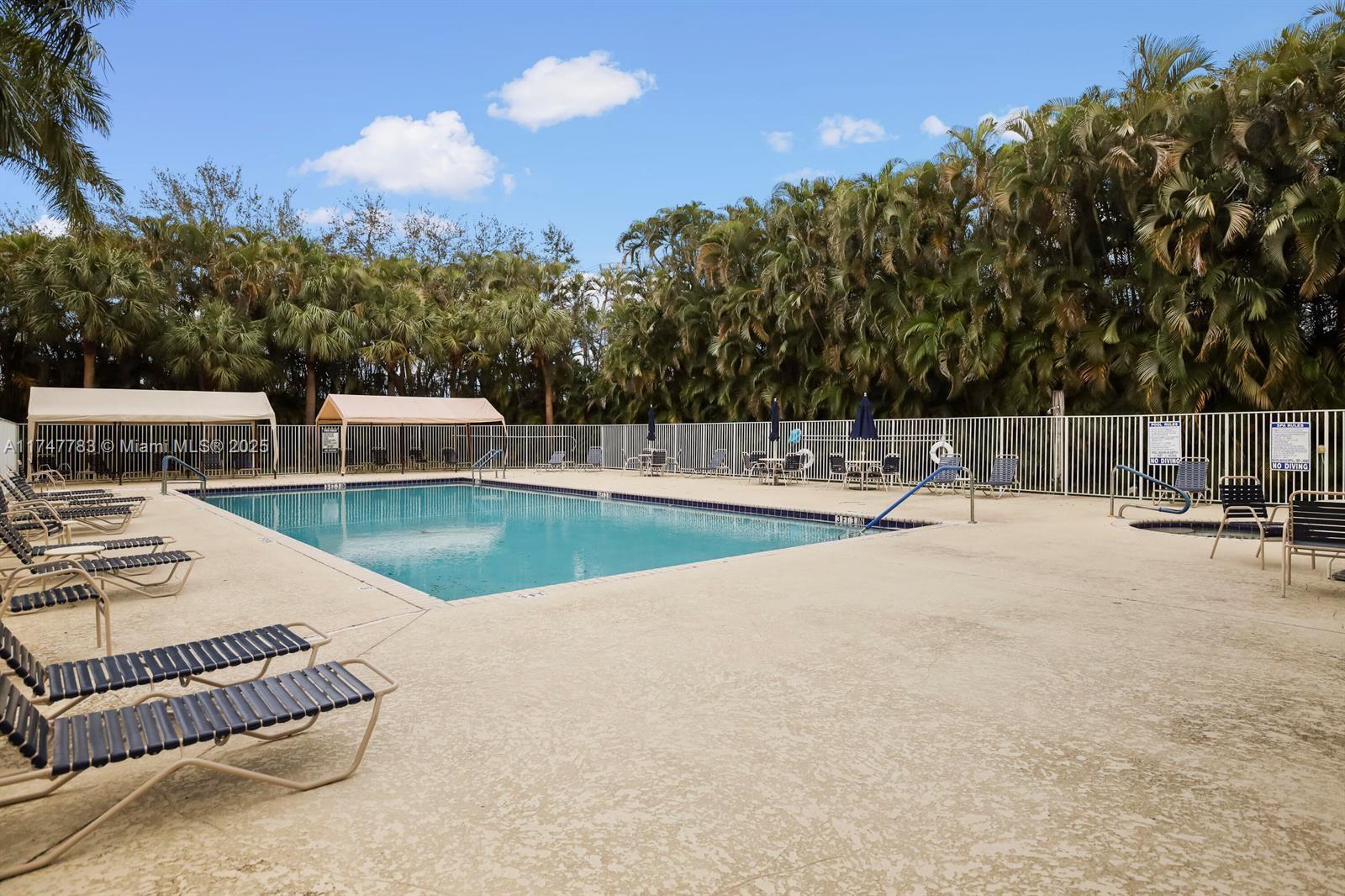 HAMPTON LAKES - Residential