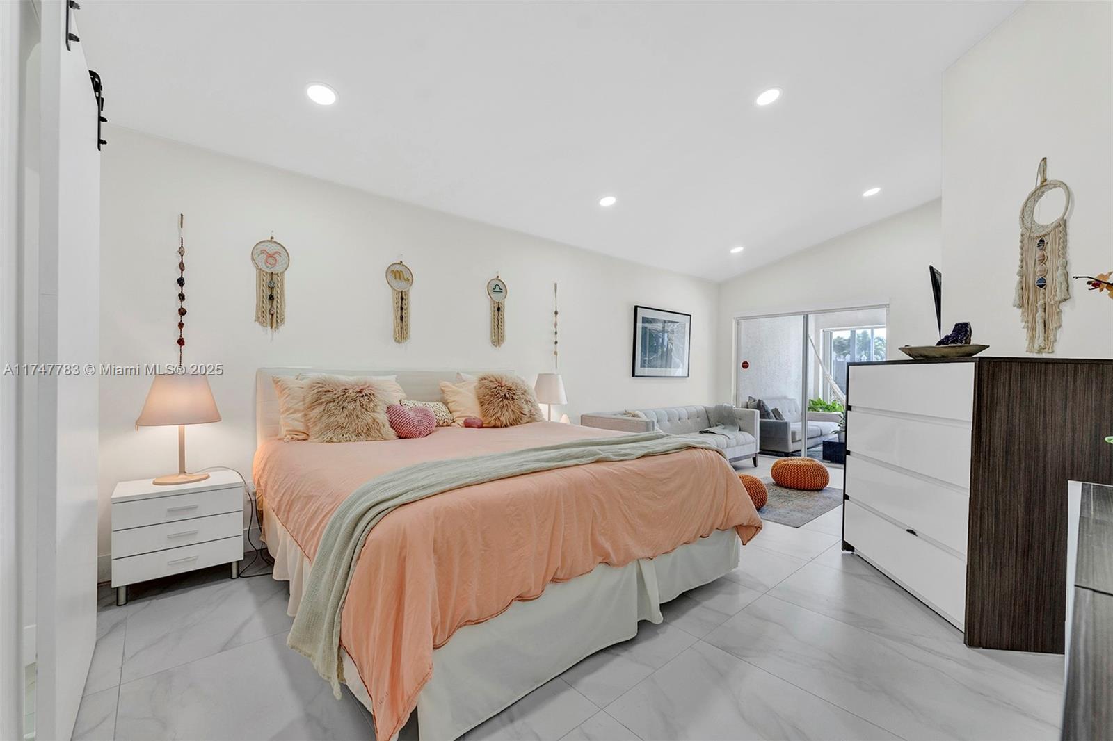 HAMPTON LAKES - Residential
