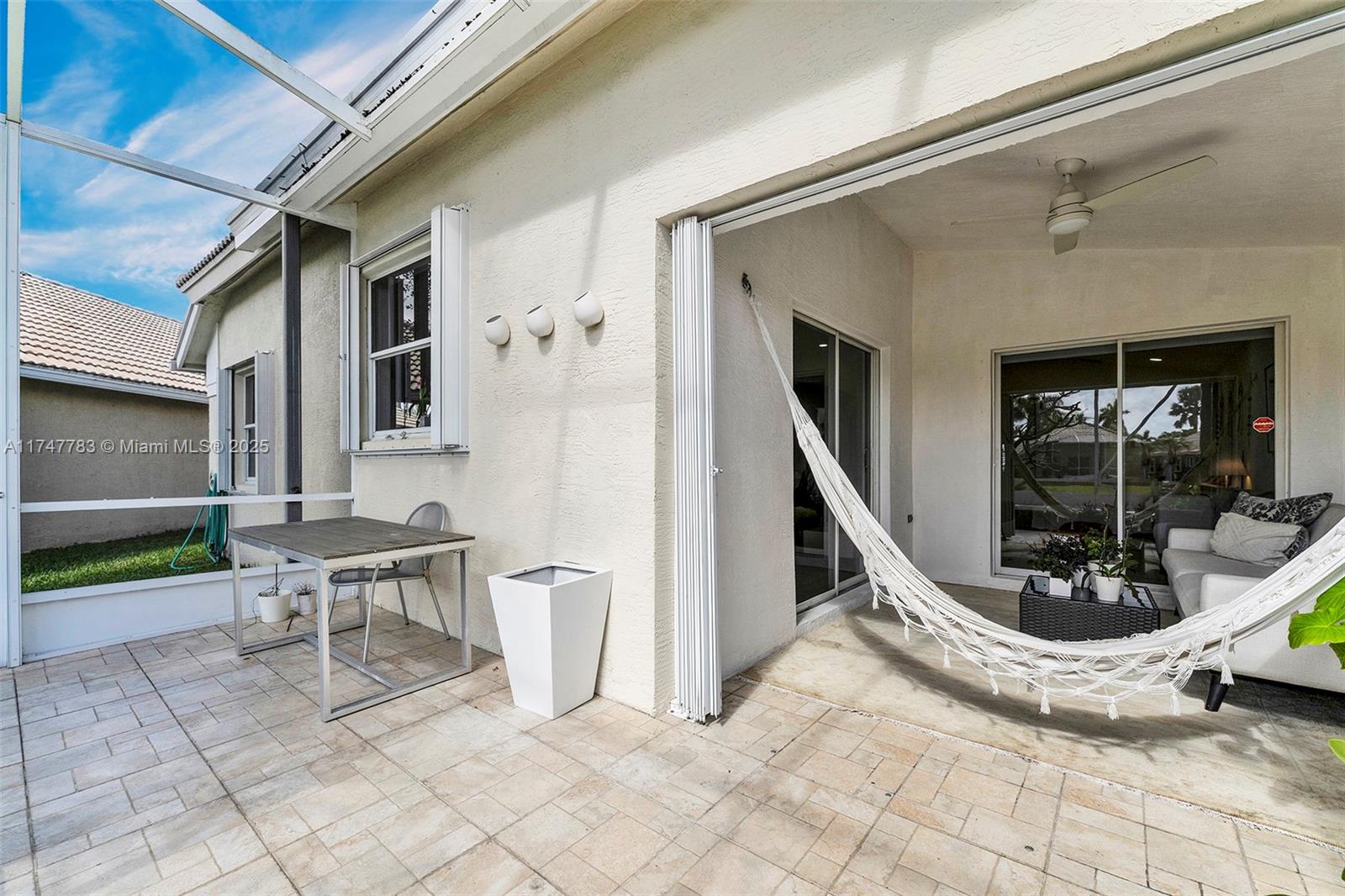 HAMPTON LAKES - Residential