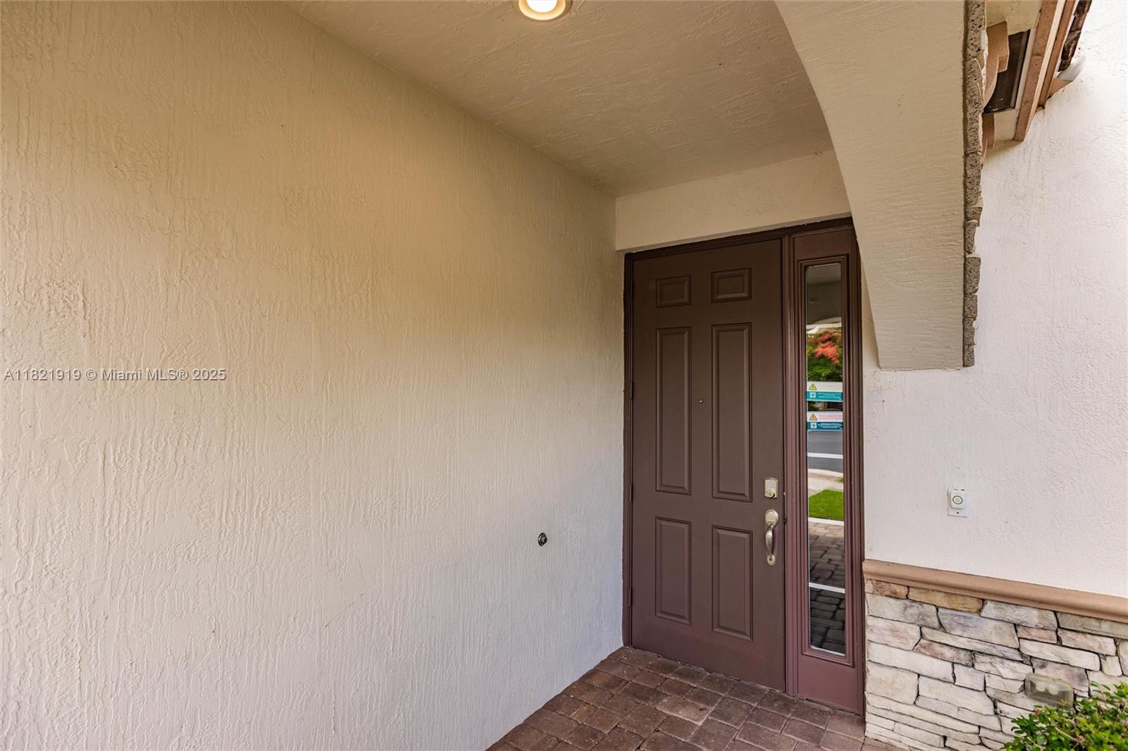 3809 Aspen Leaf Dr