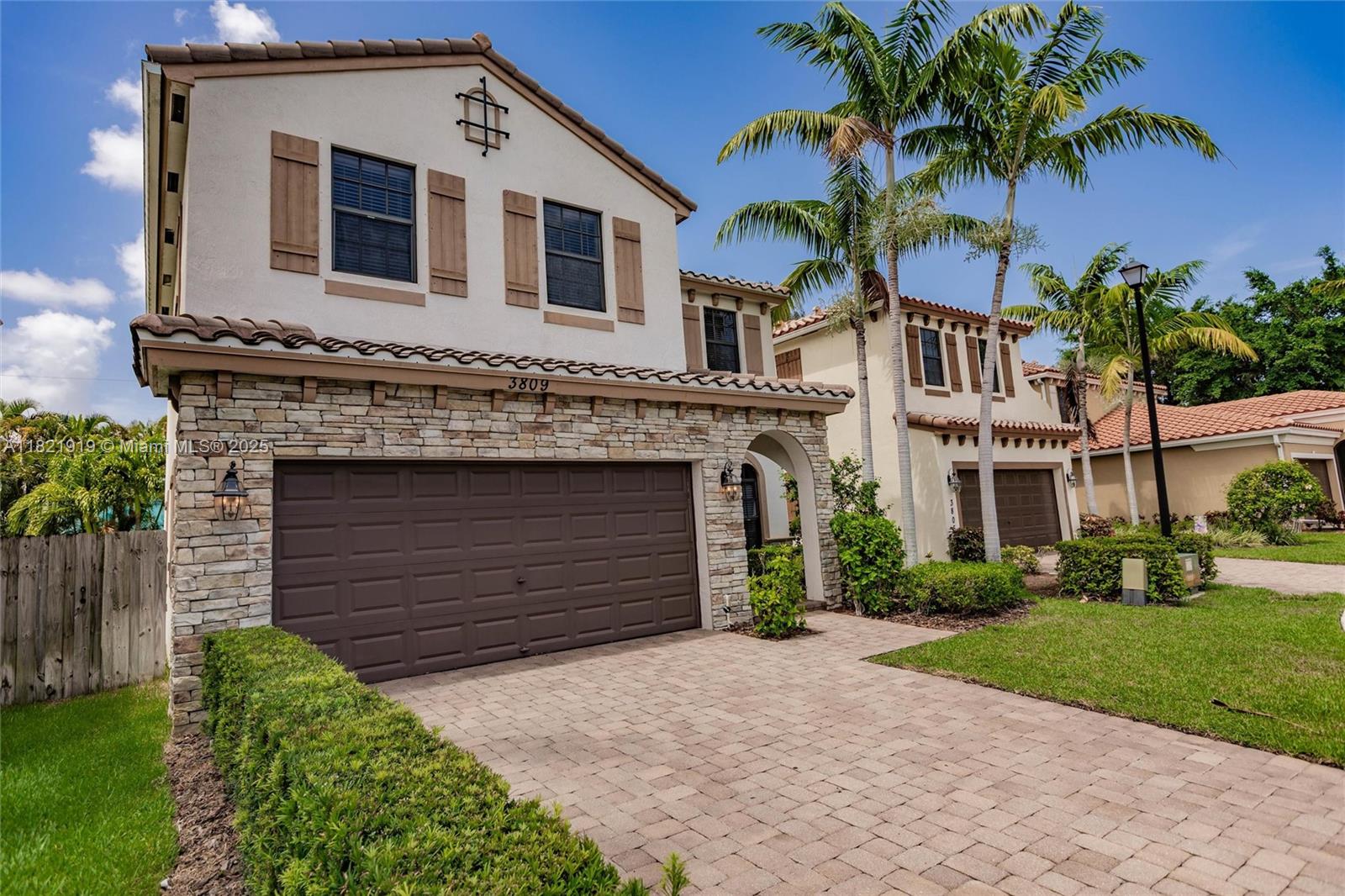 3809 Aspen Leaf Dr