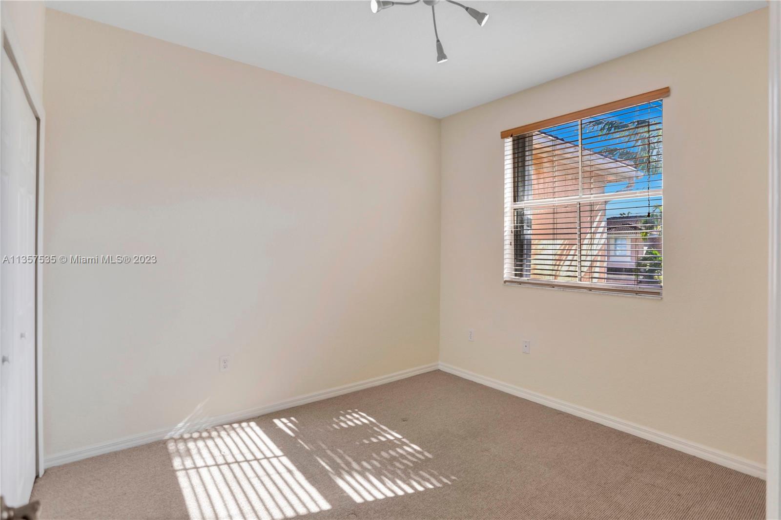 KENDALL BREEZE - Residential