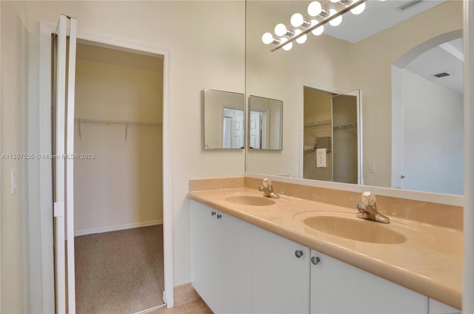 KENDALL BREEZE - Residential