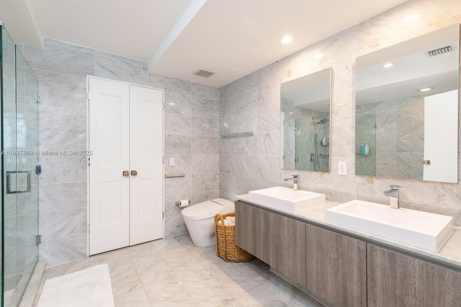 801 SMA RESIDENCES CONDO - Residential