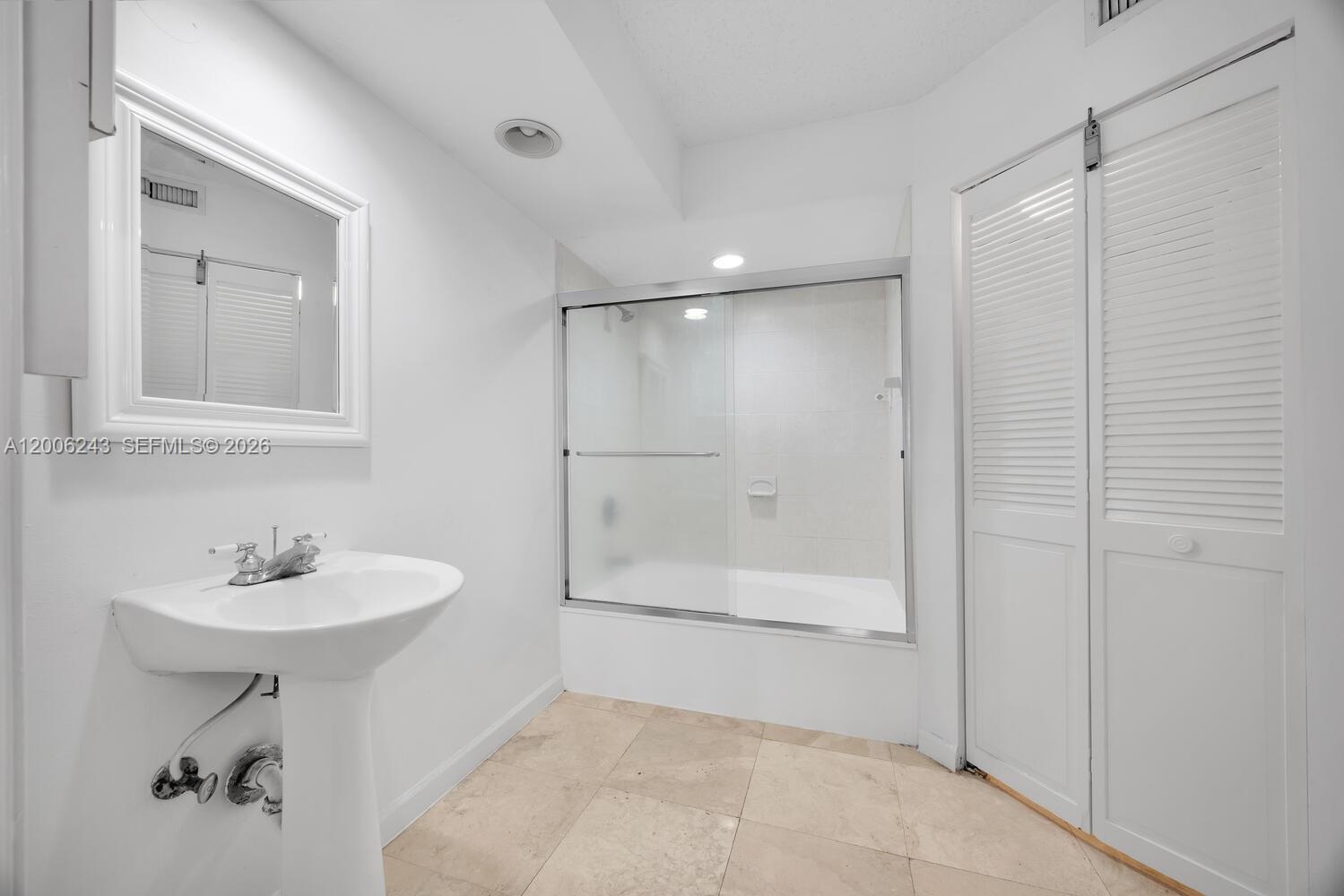 UNIVERSITY INN CONDO - Residential Lease
