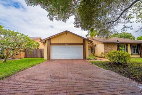 Photo of 5501 SW 147th Pl, Miami, FL 33185 (MLS # A12004364)