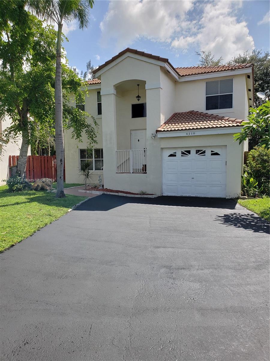 VACCANT. SUPRA. SHOW ALL DAY. AS PLUS SCHOOL DISTRICT. ENJOY SPENDING TIME ON AN OVERSIZED PATIO LOOKINGONTO A LUCIOUS LAKE VIEW AND EXTREMELY LARGE YARD. EXTRA LONG DRIVEWAY FOR MORE THAN ADEQUATEPARKING NEEDS. CONVIENENT TO MAJOR ROADWAYS, RESTAURANTS, SHOPPING,