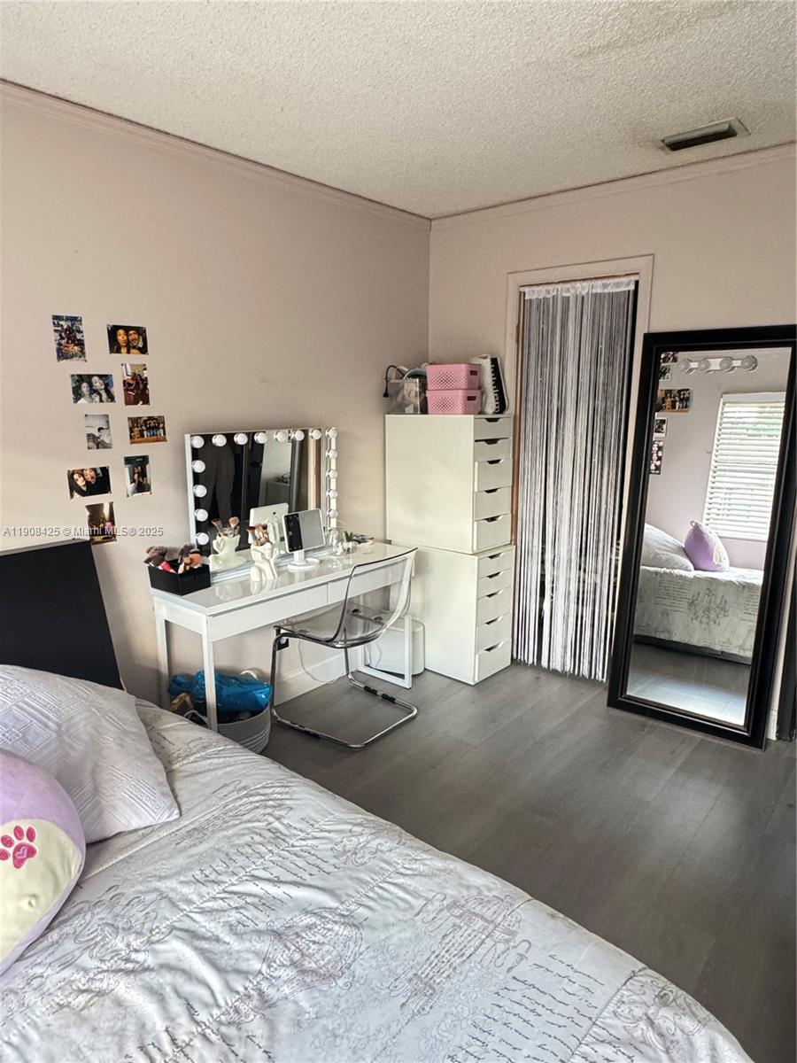 PARKWOOD CONDO - Residential Lease