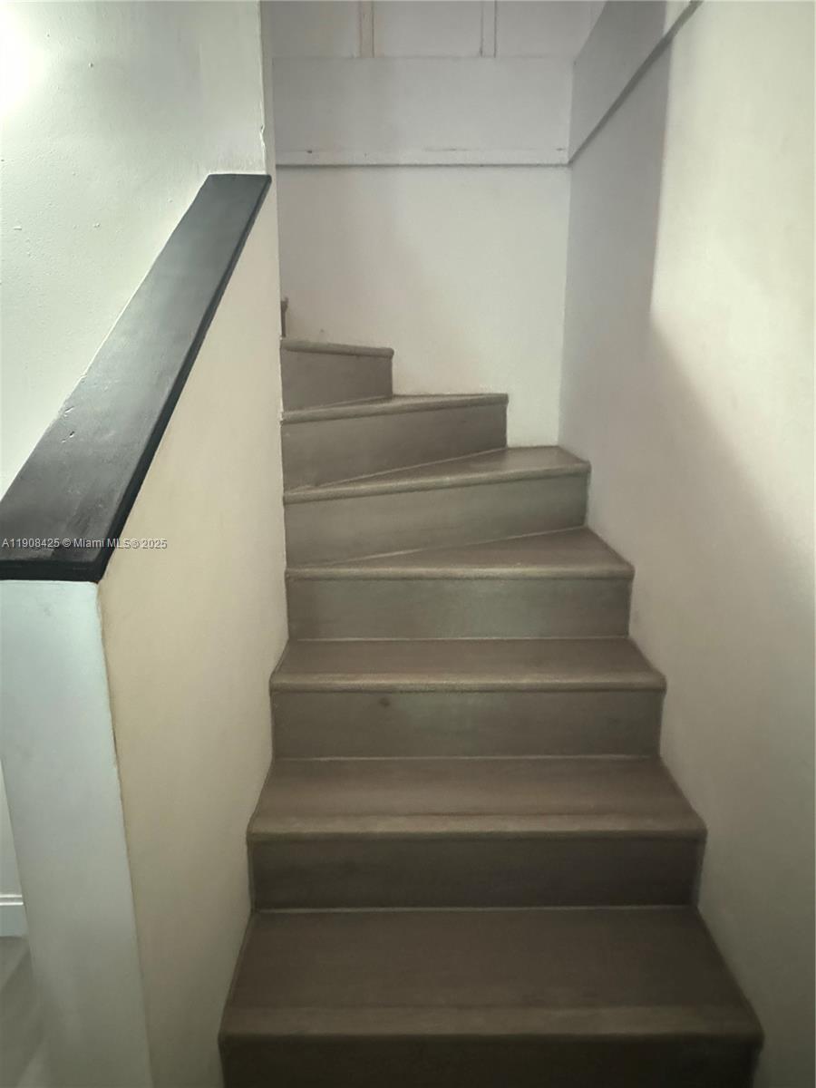 PARKWOOD CONDO - Residential Lease