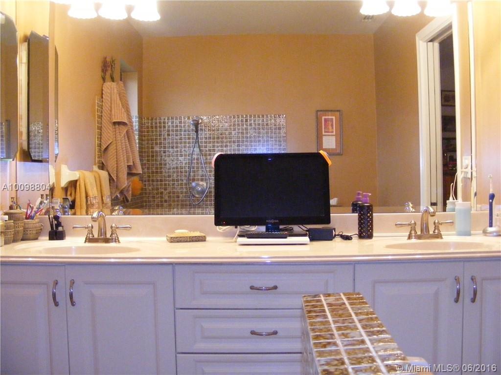 Shadow Wood 80-38 B - Residential