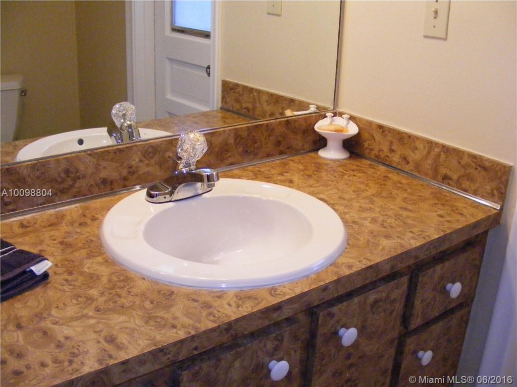 Shadow Wood 80-38 B - Residential