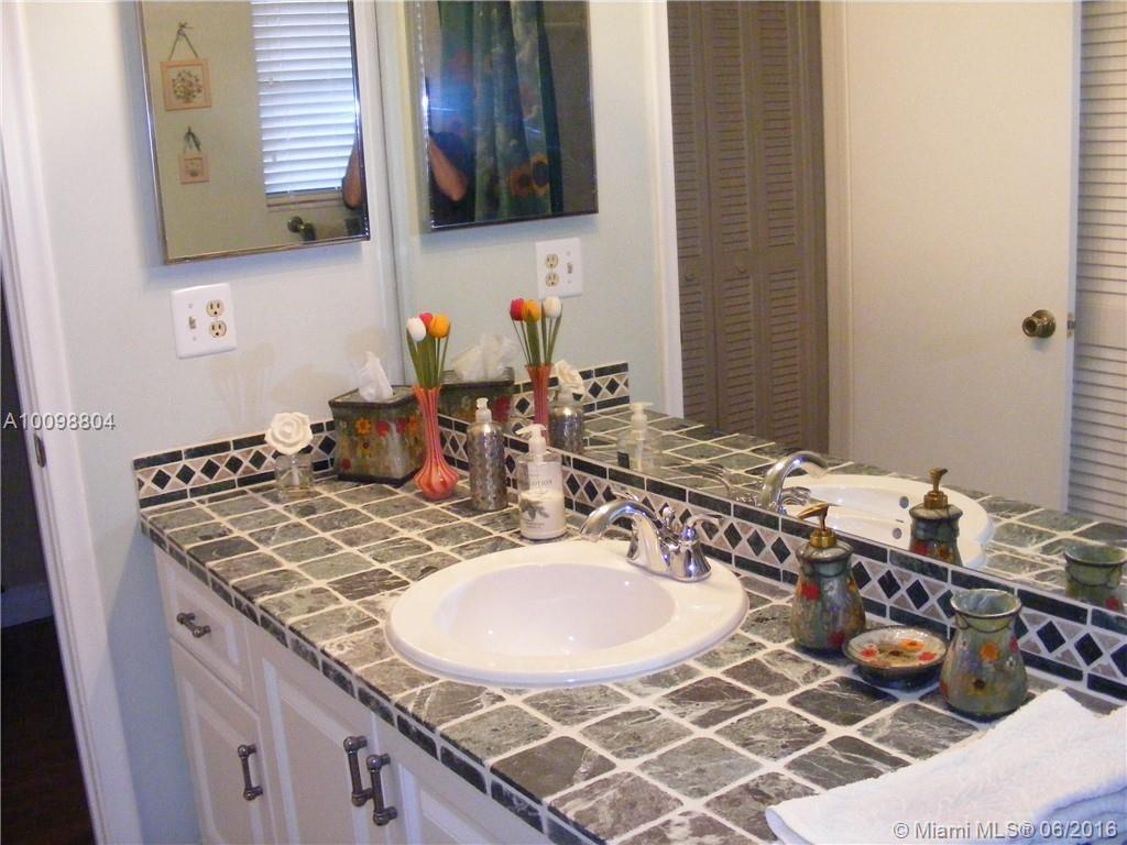 Shadow Wood 80-38 B - Residential