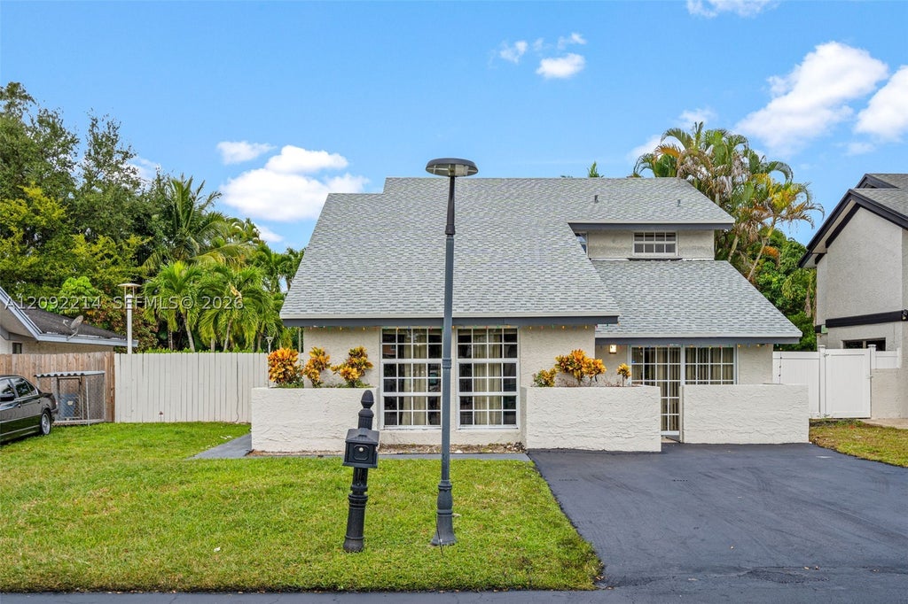 Photo of 8351 SW 39th Ct, Davie, FL 33328 (MLS # A12092214)