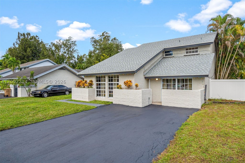 Photo of 8351 SW 39th Ct, Davie, FL 33328 (MLS # A12092214)