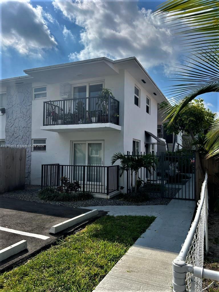 1262 Sw 2nd St 6, Miami, Broward County, Florida - 2 Bedrooms  
1 Bathrooms - 