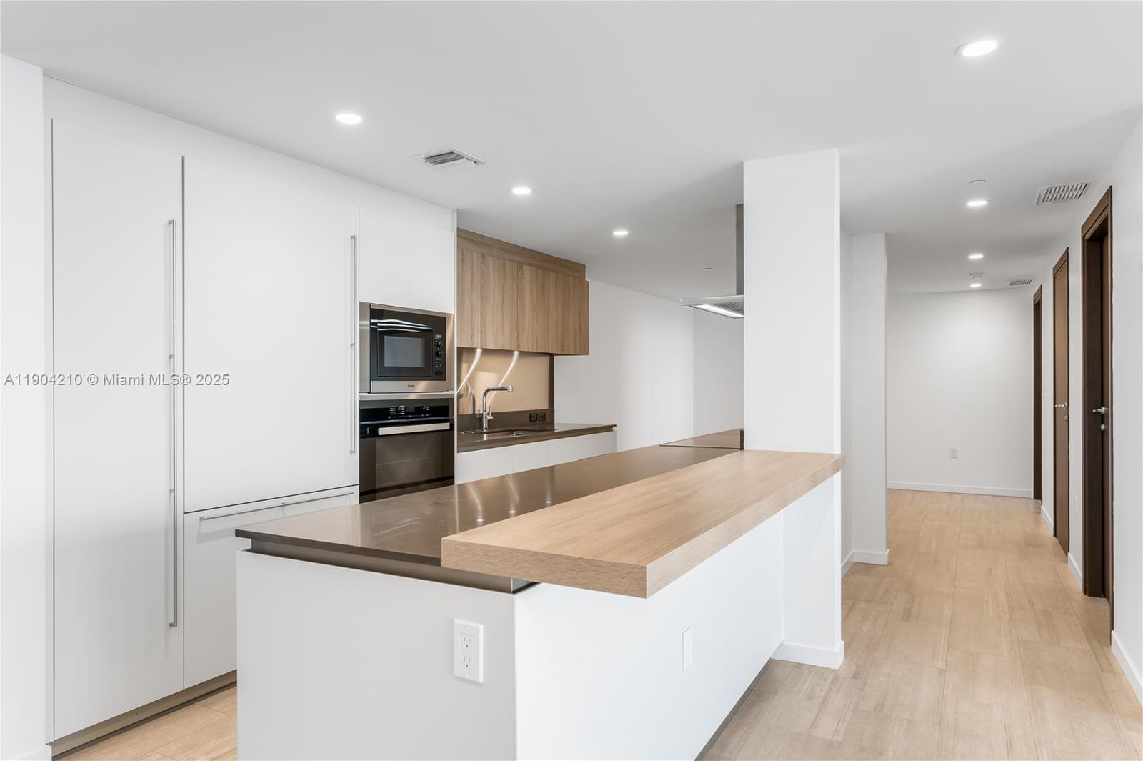 1000 Brickell Plz 4806