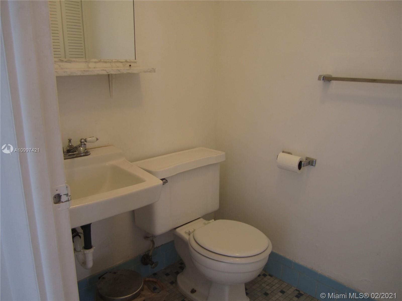 EUCLID EAST CONDOMINIUM - Residential Lease