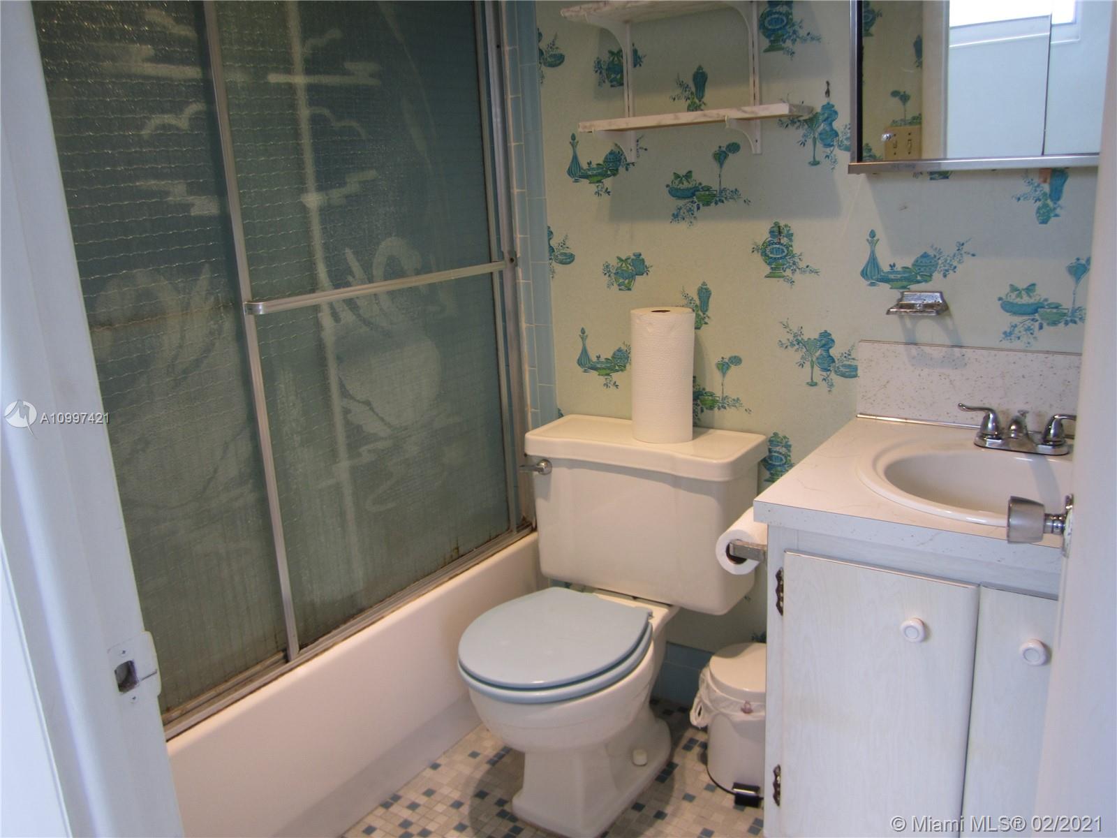 EUCLID EAST CONDOMINIUM - Residential Lease